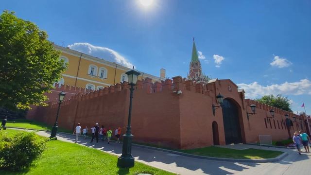 Александровский сад. Прогулка по Москвe летом смотреть онлайн