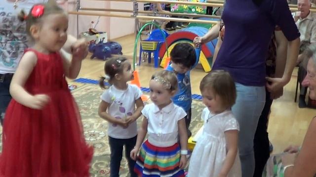 Гимнастика для малышей. Упражнения для детей. Раннее развитее ребенка. Дети от 2 лет. Дорожка ЛФК. смотреть онлайн