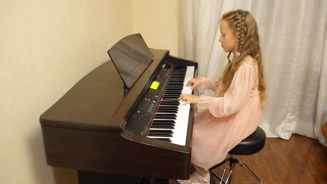 Василиса Гусарова (6 лет) - И. С. Бах Маленькая прелюдия #2 смотреть онлайн