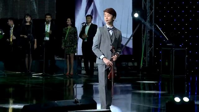 Бу турфа гуллар айтинг