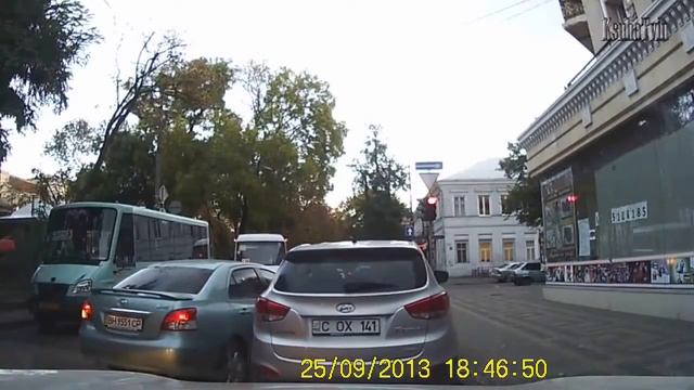 Ударила две машины и просто уехала смотреть онлайн