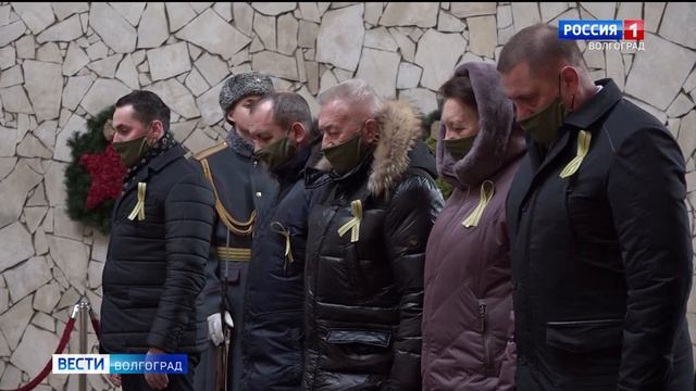 Парламентарии возложили цветы на Мамаевом кургане