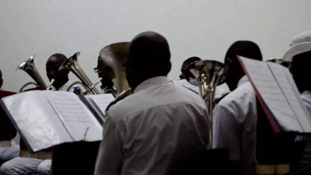 "Полюшко-поле" конголезский духовой оркестр / Air russe "Poliushko-pole", l'Orchestre congolais смотреть онлайн
