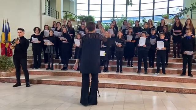 Primul concert al corului de copii al Academiei Lugoj Clasic смотреть онлайн