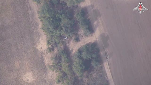 ?Военнослужащие группировки войск «Днепр» барражирующим боеприпасом уничтожили гаубицу М777 ❗️ смотреть онлайн