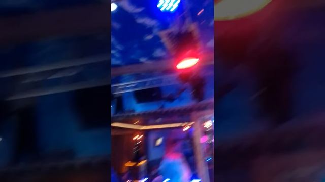 девушки танцуют в кафе "Клим", Джемете/Анапа 22.09.2020 смотреть онлайн
