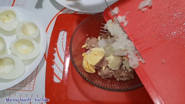 На НОВЫЙ ГОД салаты ТАЗИКАМИ БОЛЬШЕ НЕ ГОТОВЛЮ ? Невероятная Закуска ЛЕНИВАЯ МИМОЗА ПРОЩЕ и ВКУСНЕЕ смотреть онлайн