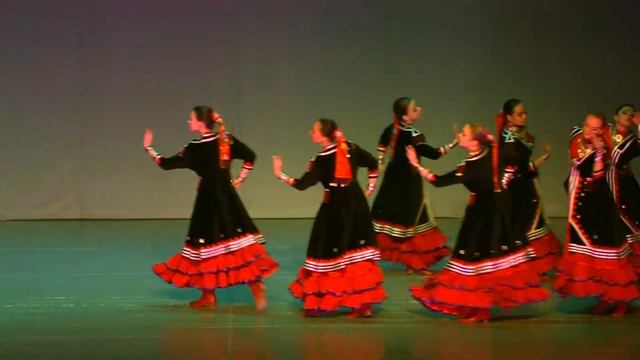 Театр танца "Интрига", г.Москва - Башкирский народный танец "Семь девушек" смотреть онлайн