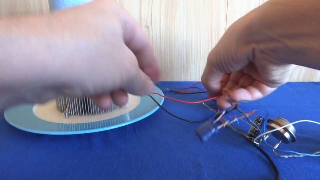 Электричество из ГОРЯЧЕЙ ВОДЫ питает самодельный Усилитель Звуковой Частоты смотреть онлайн