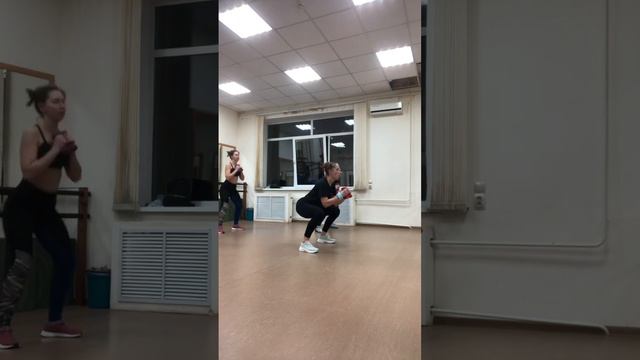 Локальная работа на ноги и ягодицы! Фрагмент платной тренировки.