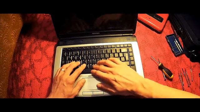 Timelapse #4 - Сборка ноутбука Toshiba Satellite l300 смотреть онлайн