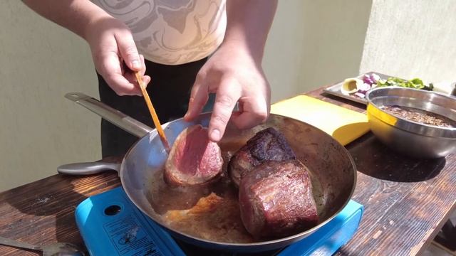 КАК ГОТОВИТЬ | РОСТБИФ И БЕФСТРОГАНОВ ИЗ ОДНОГО КУСКА МЯСА? смотреть онлайн