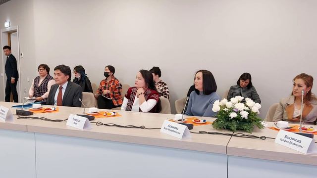 В преддвериии 8 Марта аким Акмолинской области Ермек Маржикпаев провел встречу с многодетными мамам смотреть онлайн