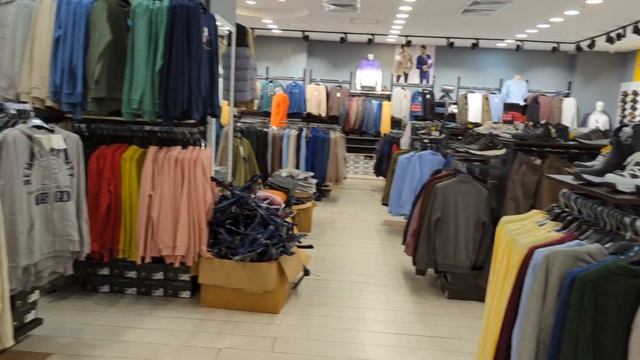 Магазин одежды и обуви "Twister" в торговом центре "Metro City" смотреть онлайн