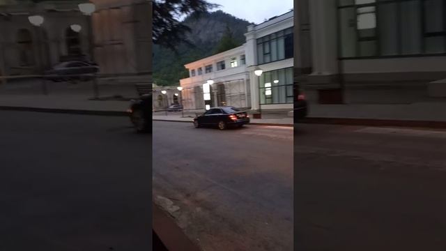 Боржоми, Грузия, обмен валют и мусорные баки на колёсиках / Borjomi, Georgia ?? смотреть онлайн