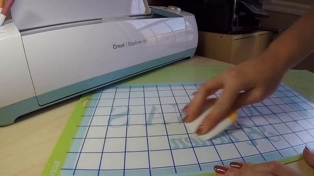 How to Etch Glass with Vinyl Stencil | Armour Etching Cream on Pyrex | DIY Cricut Christmas Gifts смотреть онлайн
