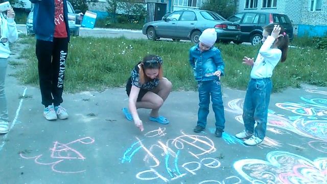 Девочка очень круто рисует))) Смотреть всем! смотреть онлайн