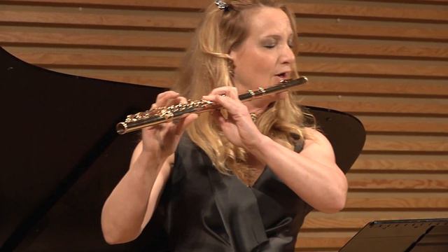 Amy Porter performs Passacaille by Rhené- Baton смотреть онлайн