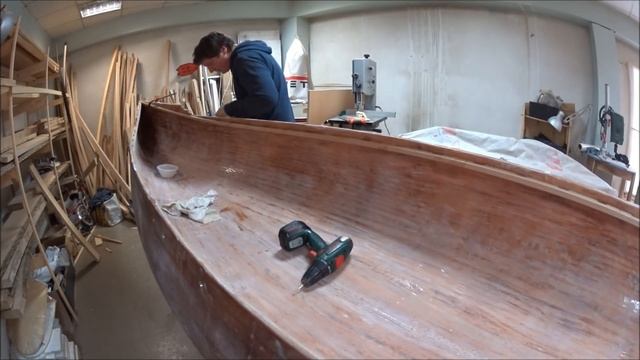 Реечное каноэ (8/8) Заключительная отделка (Мастерская Пират Вудс) смотреть онлайн