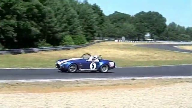 AC Cobra & Ford GT40 - drifting, burning, awesome sounds during GT Polonia 2008 смотреть онлайн