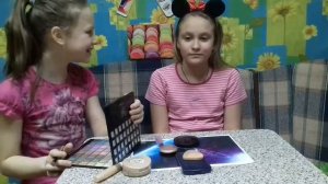 Моя подруга делает мне макияж ???? #макияж