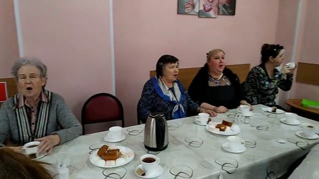 Застольное пение в Ростокино, аккомп. Елена Леменкова. смотреть онлайн
