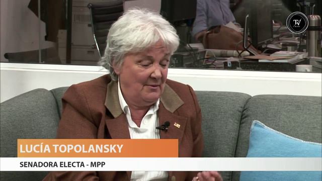 Lucia Topolansky tras la elección de octubre смотреть онлайн