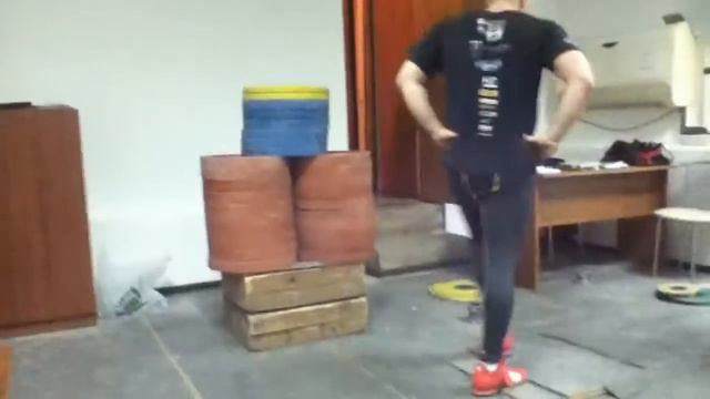 Зал Самургашевых Прыжки ТяжелоАтлетов (from Raha) смотреть онлайн