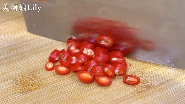 我家方便面從不泡著吃，放鍋里蒸一蒸，比水煮好吃，天天吃都不膩【麗麗廚房】#肥牛拌面的做法，#肥牛料理，#肥牛食譜，#家常菜，#Beef Noodles ，#肥牛拌面，#肥牛拌料做法，#肥牛拌飯醬料配