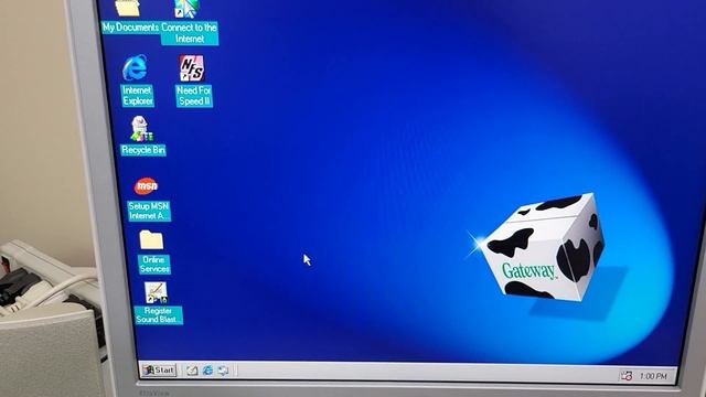 Windows 95 vs 98 Computer Startup sound смотреть онлайн
