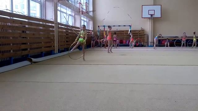 прогон перед соревнованиями обруч Андрусенко Алиса художественная гимнастика смотреть онлайн
