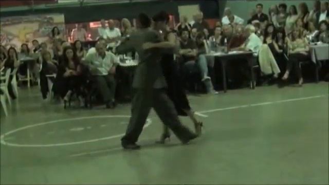 LUCILA BARDACH Y MARCELO LAVERGATA bailando el Vals MI NOVIA DE AYER en la milonga El PISOTON смотреть онлайн