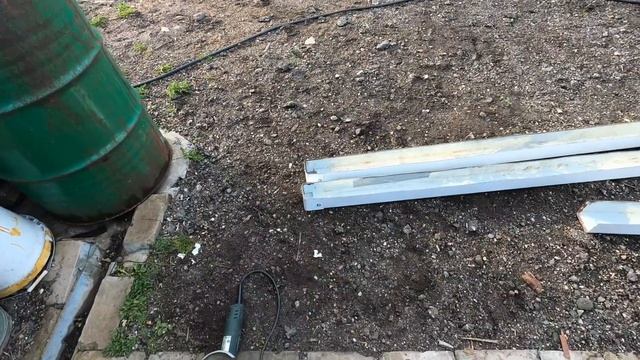 Желоб для слива воды из старого холодильника. смотреть онлайн