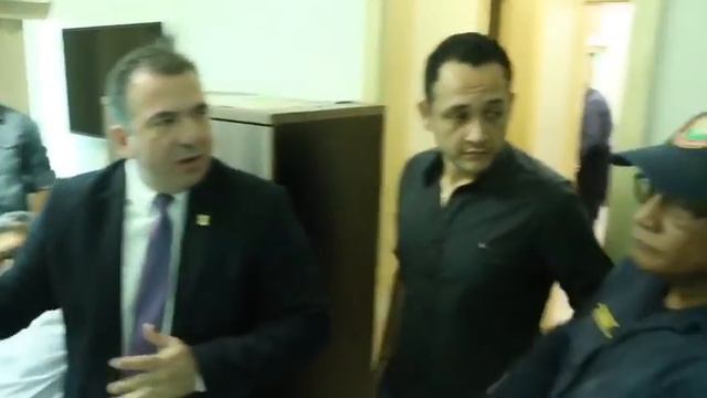 Em Macapá, novo presidente da Câmara tenta entrar em gabinete, mas é barrado смотреть онлайн