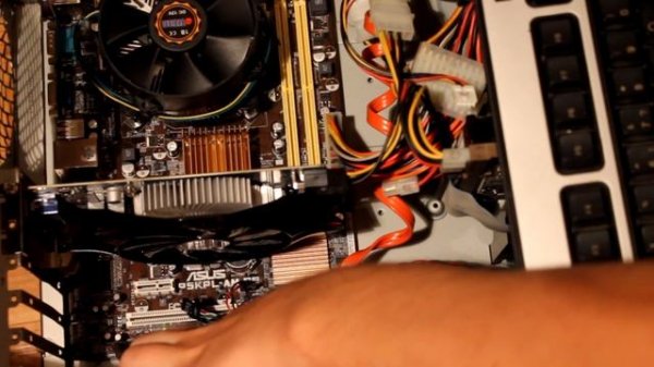 Нет сигнала на мониторе при включении компьютера