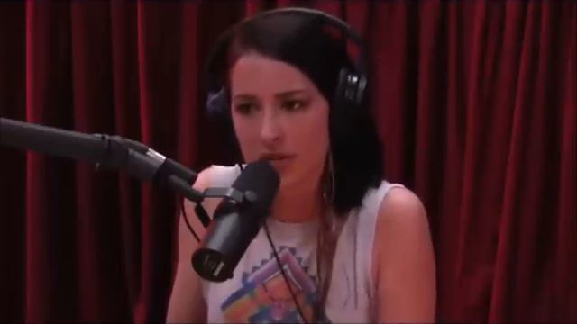 Abby Martin Speaks to Joe Rogan About the 2001 Anthrax Attack смотреть онлайн