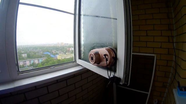 Как помыть окна на 17 этаже/распаковка -обзор на робота-мойщика окон с Алиэкспресс смотреть онлайн