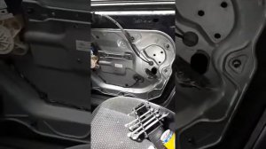 Что делать если с наружи и внутри заклинило пассажирскую дверь на форд фокус 2