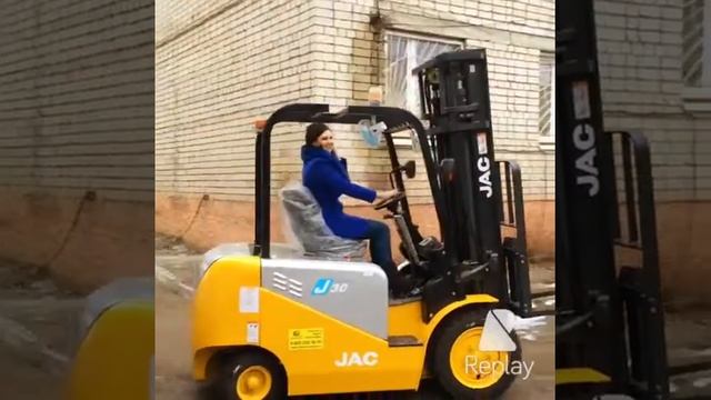 Электрический вилочный погрузчик JAC CPD30. Тест-драйв, Надежда Королева. смотреть онлайн