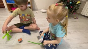 Яна с Глебом запускают Инфинити надо / игрушка Инфинити надо / Яна играет в Инфинити надо