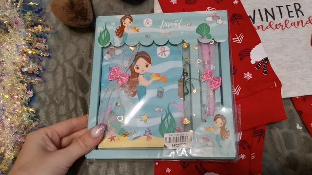 БЮДЖЕТНЫЕ ПОДАРКИ К ПРАЗДНИКУ ДЛЯ ВСЕХ ВОЗРАСТОВ 0+ смотреть онлайн