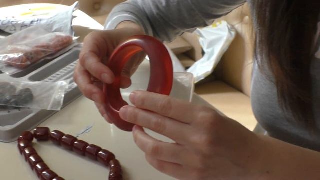ФАТУРАН, БАКЕЛИТ Как определить бакелитовые бусы дома при помощи листа бумаги смотреть онлайн