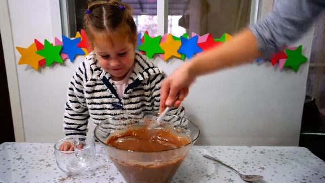 печём кексы на день Святого Валентина с приятными словами смотреть онлайн