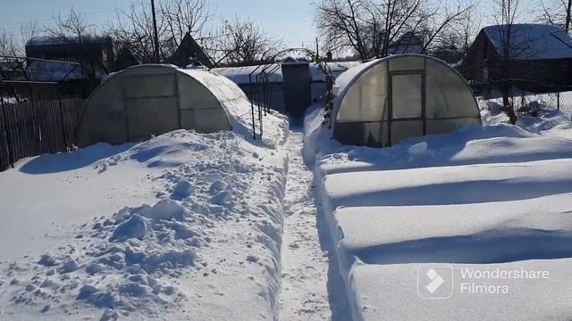 137. Посевная 2023 года началась. Парник собрал. Снег с тропинок убрал. смотреть онлайн
