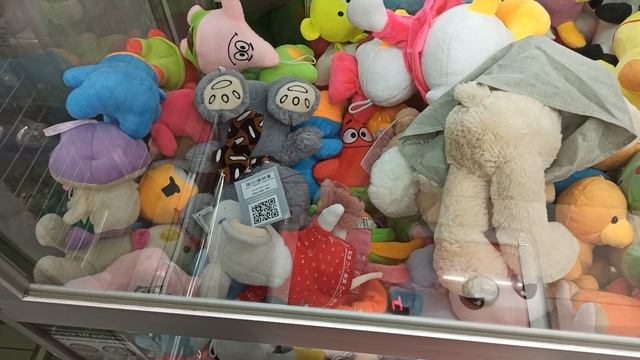 Играю в автомат с Игрушками #42 / Мышка Budi Basa / Автомат с игрушками / Хватайка / Кран машина смотреть онлайн