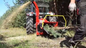 Промышленная дробилка щепорез измельчитель для дерева на ВОМ трактора.