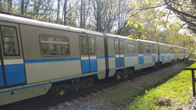 Встреча метросоставов Русич на открытом участке Арбатско-Покровской линии смотреть онлайн