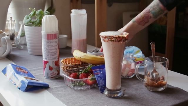 КРАСИВЫЙ МОЛОЧНЫЙ КОКТЕЙЛЬ смотреть онлайн