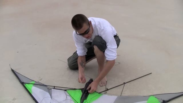 Dual Line Tutorial - Assembly and Disassembly (stunt kite) смотреть онлайн