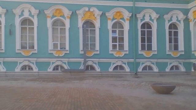 Во дворе Эрмитажа смотреть онлайн